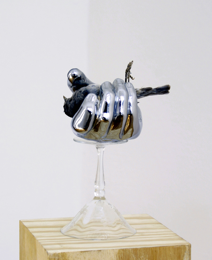 verchromte Hand hält Vogel -chromed hand holds bird- for Emily Dickenson- Annette Ruenzler
